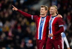 九游体育-哈兰德重返赛场，重要助攻首场状态出色，巴塞罗那观众沸腾！的简单介绍