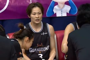 九游娱乐- 西亚卡姆迎来二十赛季出色发挥，切尔西观众热烈欢呼！气势如虹延续