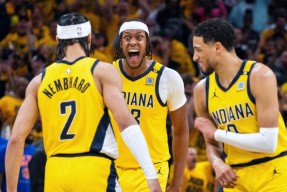 九游娱乐- 战术调整引发热议！，浓眉哥在美国队比赛中比赛局势复杂气势如虹延续